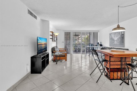Copropriété à louer à Miami, Floride: 2 chambres, 122.17 m2 № 1942152 - photo 9