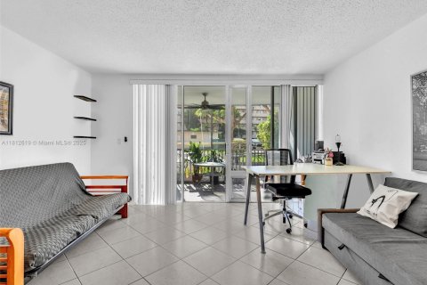 Copropriété à louer à Miami, Floride: 2 chambres, 122.17 m2 № 1942152 - photo 17