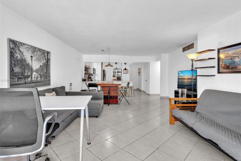 Copropriété à louer à Miami, Floride: 2 chambres, 122.17 m2 № 1942152 - photo 20