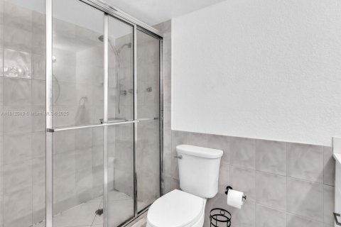 Copropriété à louer à Miami, Floride: 2 chambres, 122.17 m2 № 1942152 - photo 27