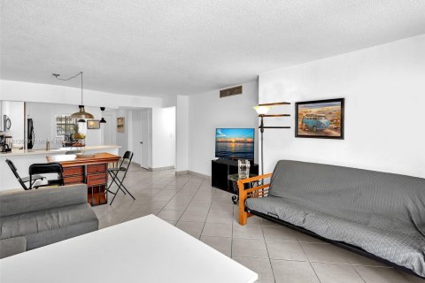 Copropriété à louer à Miami, Floride: 2 chambres, 122.17 m2 № 1942152 - photo 21