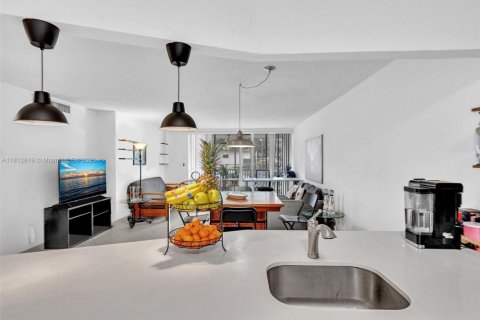 Copropriété à louer à Miami, Floride: 2 chambres, 122.17 m2 № 1942152 - photo 8