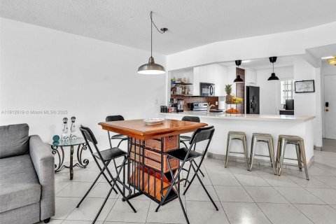 Copropriété à louer à Miami, Floride: 2 chambres, 122.17 m2 № 1942152 - photo 12