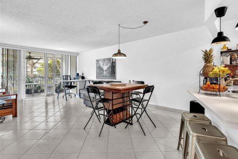 Copropriété à louer à Miami, Floride: 2 chambres, 122.17 m2 № 1942152 - photo 10