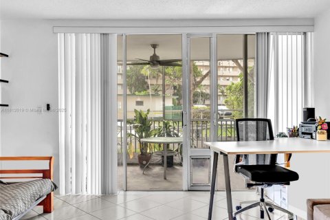 Copropriété à louer à Miami, Floride: 2 chambres, 122.17 m2 № 1942152 - photo 16