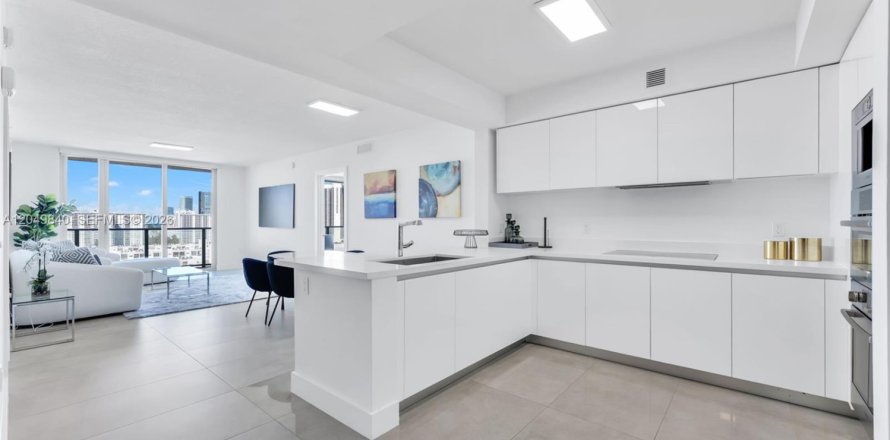 Condo à Sunny Isles Beach, Floride, 3 chambres  № 2241639