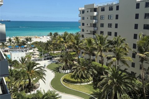 Copropriété à louer à Miami Beach, Floride: 50.63 m2 № 2020035 - photo 4