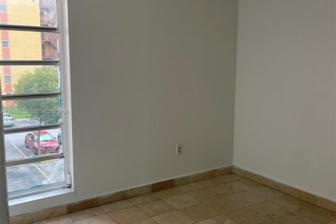 Condo in Miami, Florida, 2 bedrooms  № 1998837 - photo 4