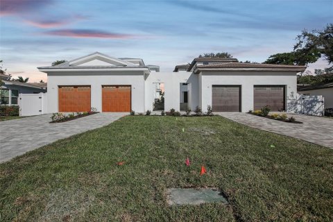 Villa ou maison à Saint Petersburg, Floride 4 chambres, 357.67 m2 № 2266670