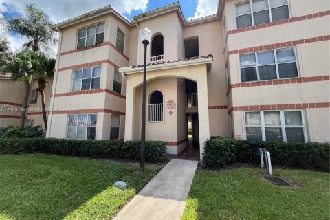 Кондоминиум с 2 спальнями в Маргит, Флорида № 2066255