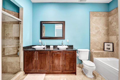 Adosado en venta en Wilton Manors, Florida, 3 dormitorios, 246.38 m2 № 2246928 - foto 22