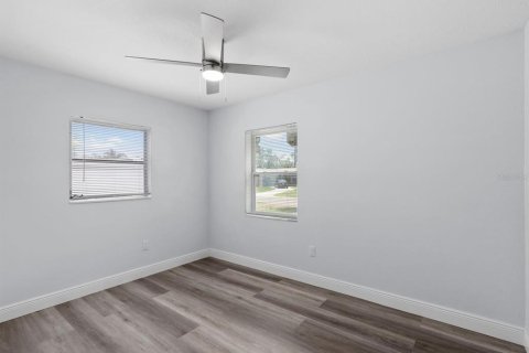 Villa ou maison à louer à Tampa, Floride: 4 chambres, 147.34 m2 № 2388759 - photo 14