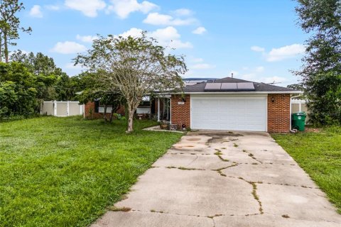 Villa ou maison à vendre à DeLand, Floride: 3 chambres, 179.86 m2 № 1371208 - photo 1