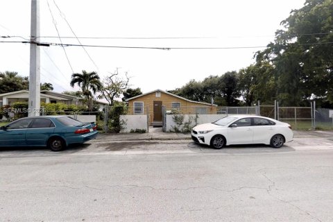 Купить виллу или дом в Майами, Флорида 2 спальни, 72.65м2, № 2010981 - фото 1