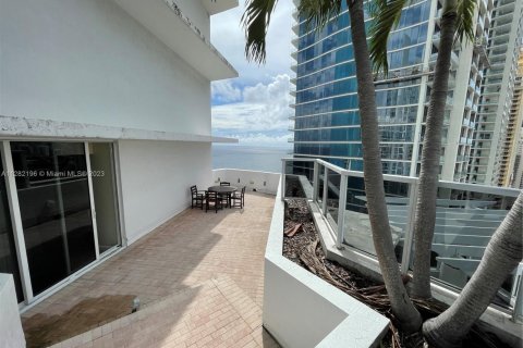 Condo in Sunny Isles Beach, Florida  № 1702838 - photo 5