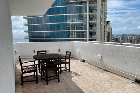 Condo in Sunny Isles Beach, Florida  № 1702838 - photo 3