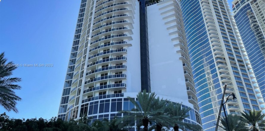 Studio in the Condo in Sunny Isles Beach, Florida  № 1702838