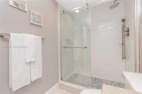 Condo in Sunny Isles Beach, Florida, 2 bedrooms  № 2059979 - photo 25