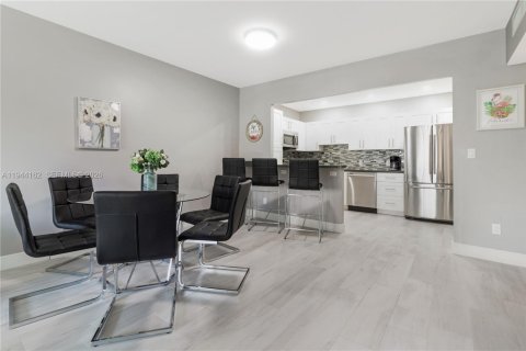 Condo in Sunny Isles Beach, Florida, 2 bedrooms  № 2059979 - photo 7