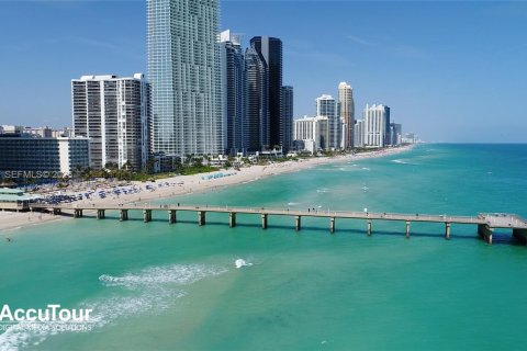 Condo in Sunny Isles Beach, Florida, 2 bedrooms  № 2059979 - photo 16