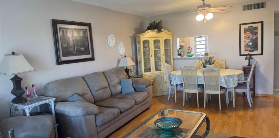 Condominio en Lauderdale Lakes, Florida, 1 dormitorio  № 2084488