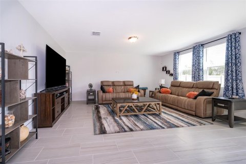 Villa ou maison à vendre à Poinciana, Floride: 4 chambres, 251.21 m2 № 1635963 - photo 15