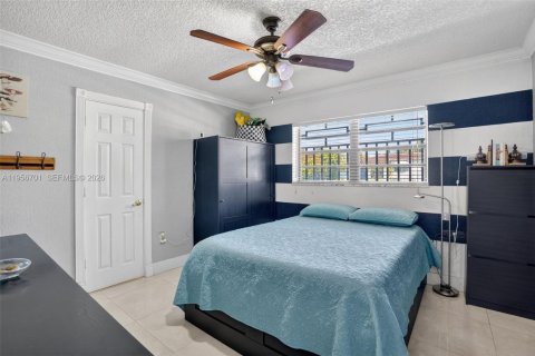 House in Miami, Florida 4 bedrooms, 238.57 sq.m. № 2020056 - photo 17