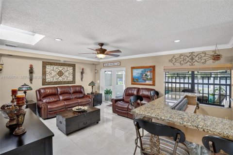 House in Miami, Florida 4 bedrooms, 238.57 sq.m. № 2020056 - photo 13