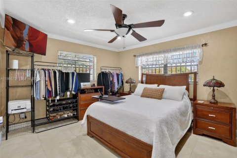 House in Miami, Florida 4 bedrooms, 238.57 sq.m. № 2020056 - photo 20