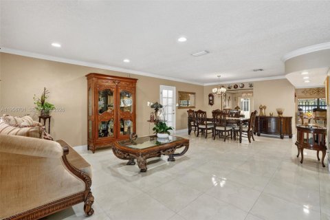 House in Miami, Florida 4 bedrooms, 238.57 sq.m. № 2020056 - photo 7