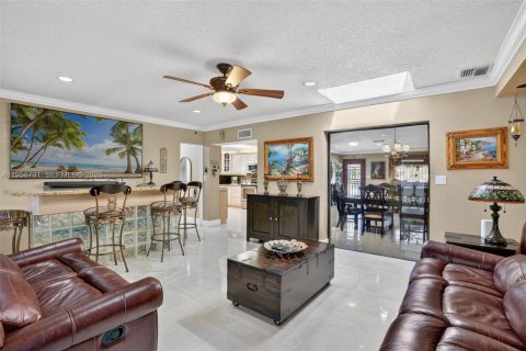 House in Miami, Florida 4 bedrooms, 238.57 sq.m. № 2020056 - photo 14