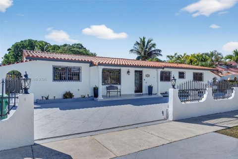 House in Miami, Florida 4 bedrooms, 238.57 sq.m. № 2020056 - photo 4