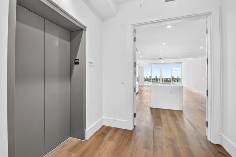 Кондоминиум с 5 комнатами в Лейк-Парк, Флорида № 2262096