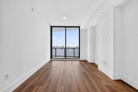 Condominio en venta en Lake Park, Florida, 3 dormitorios, 207.36 m2 № 2262096 - foto 24