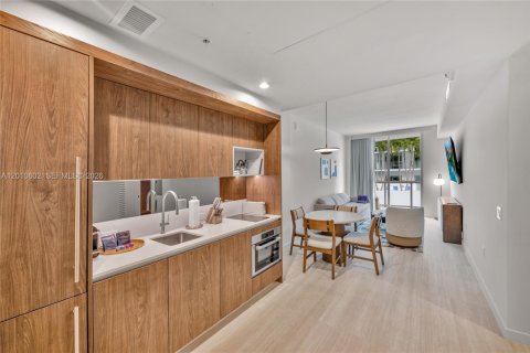 Condominio en Miami, Florida, 1 dormitorio  № 2145818