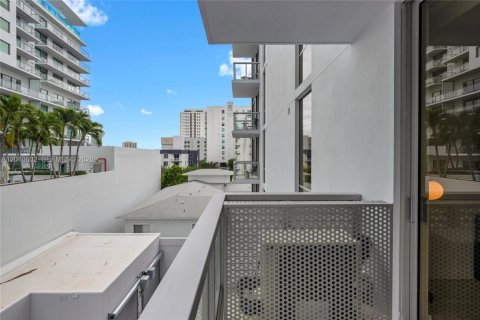 Купить кондоминиум в Майами, Флорида 1 спальня, 55.74м2, № 2145818 - фото 10
