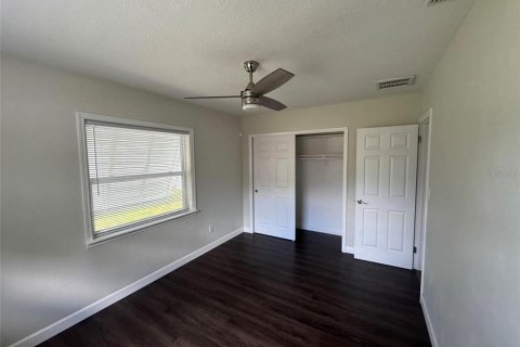 House in Largo, Florida 3 bedrooms, 120.96 sq.m. № 1909364 - photo 15