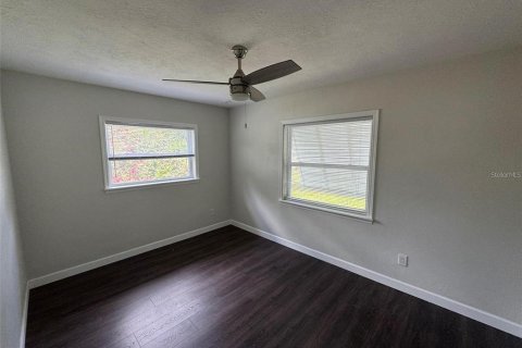 House in Largo, Florida 3 bedrooms, 120.96 sq.m. № 1909364 - photo 14