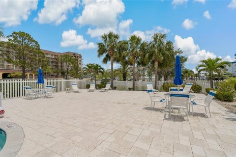 Condo in Dunedin, Florida, 3 bedrooms  № 1677037 - photo 23