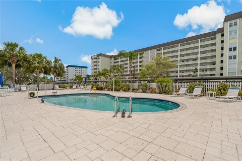 Condo in Dunedin, Florida, 3 bedrooms  № 1677037 - photo 25