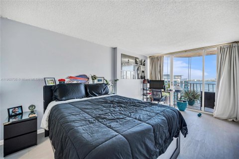 Купить кондоминиум в Норт-Бей-Виллидж, Флорида 2 спальни, 95.69м2, № 1955498 - фото 12