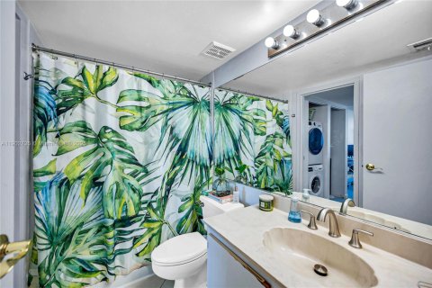 Купить кондоминиум в Норт-Бей-Виллидж, Флорида 2 спальни, 95.69м2, № 1955498 - фото 10