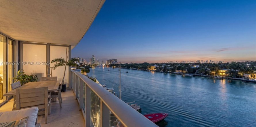 Кондоминиум с 2 спальнями в Майами-Бич, Флорида № 2024131