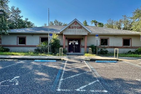Immobilier commercial à Astor, Floride 421.96 m2 № 2299109