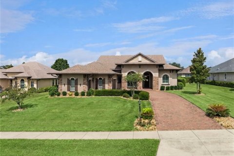 House in Lady Lake, Florida 3 bedrooms, 233.37 sq.m. № 2284502