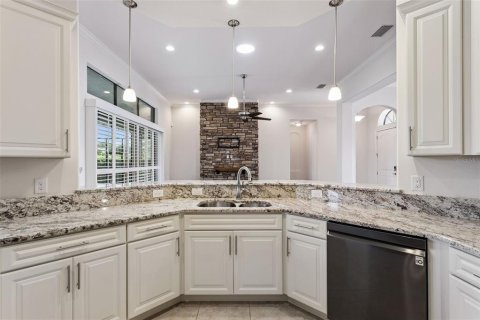 House in Lady Lake, Florida 3 bedrooms, 233.37 sq.m. № 2284502 - photo 14