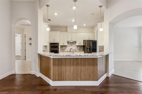 House in Lady Lake, Florida 3 bedrooms, 233.37 sq.m. № 2284502 - photo 13