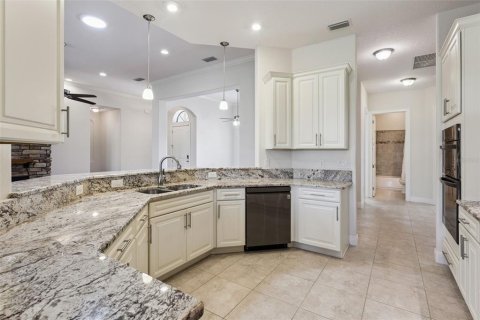 House in Lady Lake, Florida 3 bedrooms, 233.37 sq.m. № 2284502 - photo 15