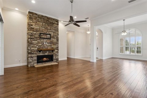 House in Lady Lake, Florida 3 bedrooms, 233.37 sq.m. № 2284502 - photo 11