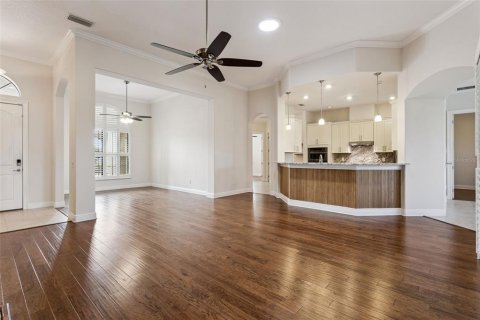 House in Lady Lake, Florida 3 bedrooms, 233.37 sq.m. № 2284502 - photo 12